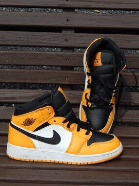 Nike Jordan 1 Mid Taxi Boys Hi Top Sneakers Size 6.5 554725-701